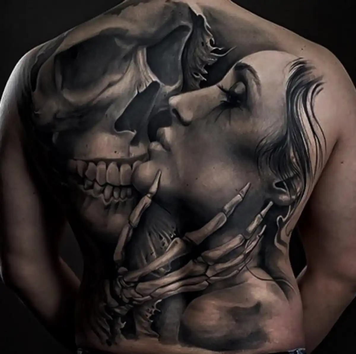 back-romantic-skull-tattoo