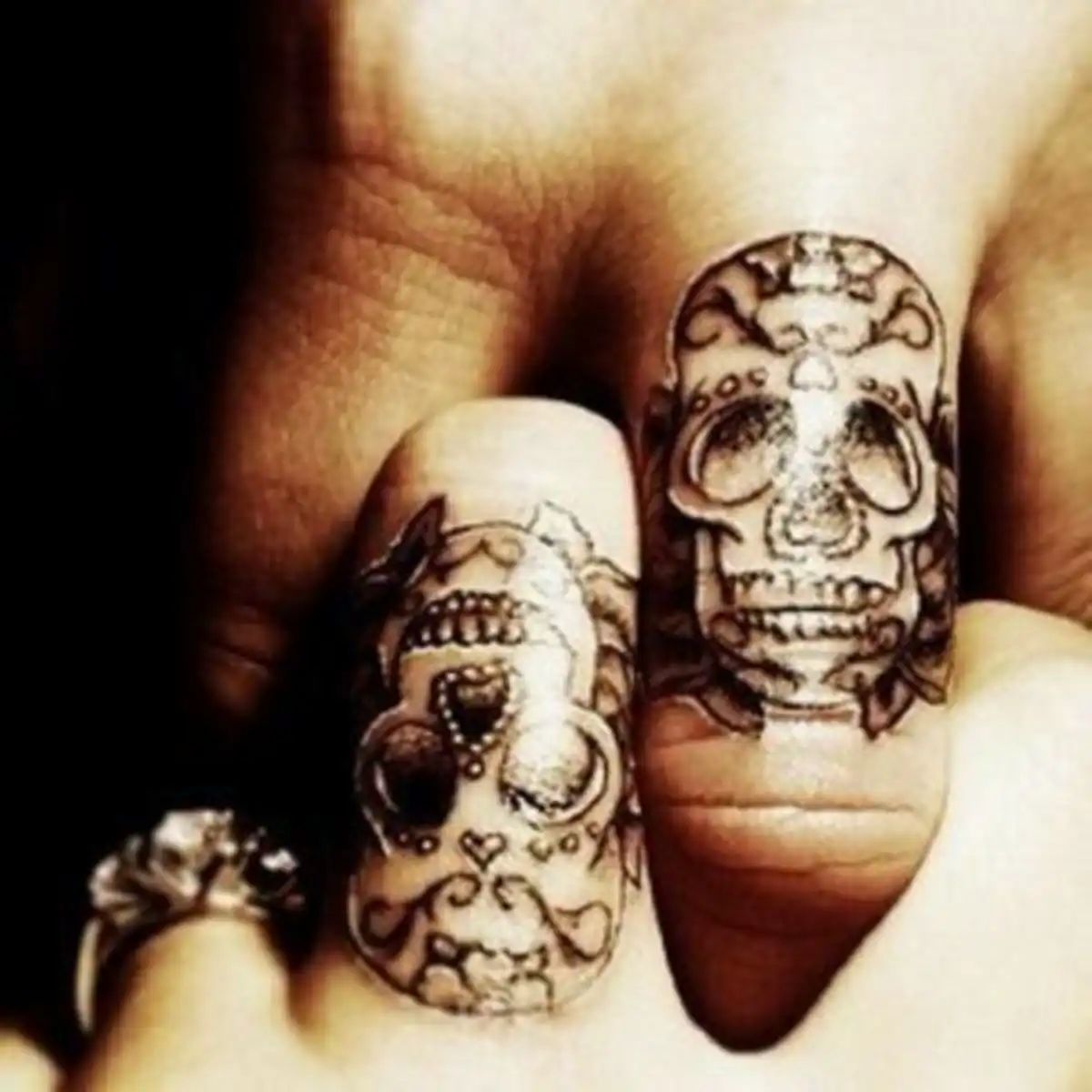 skull-rings-tattoos