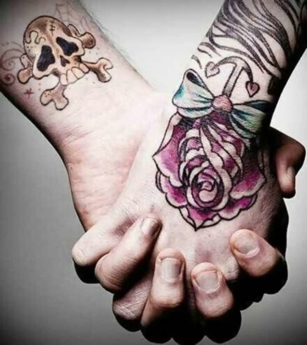 rose-and-skull-couples-tattoos